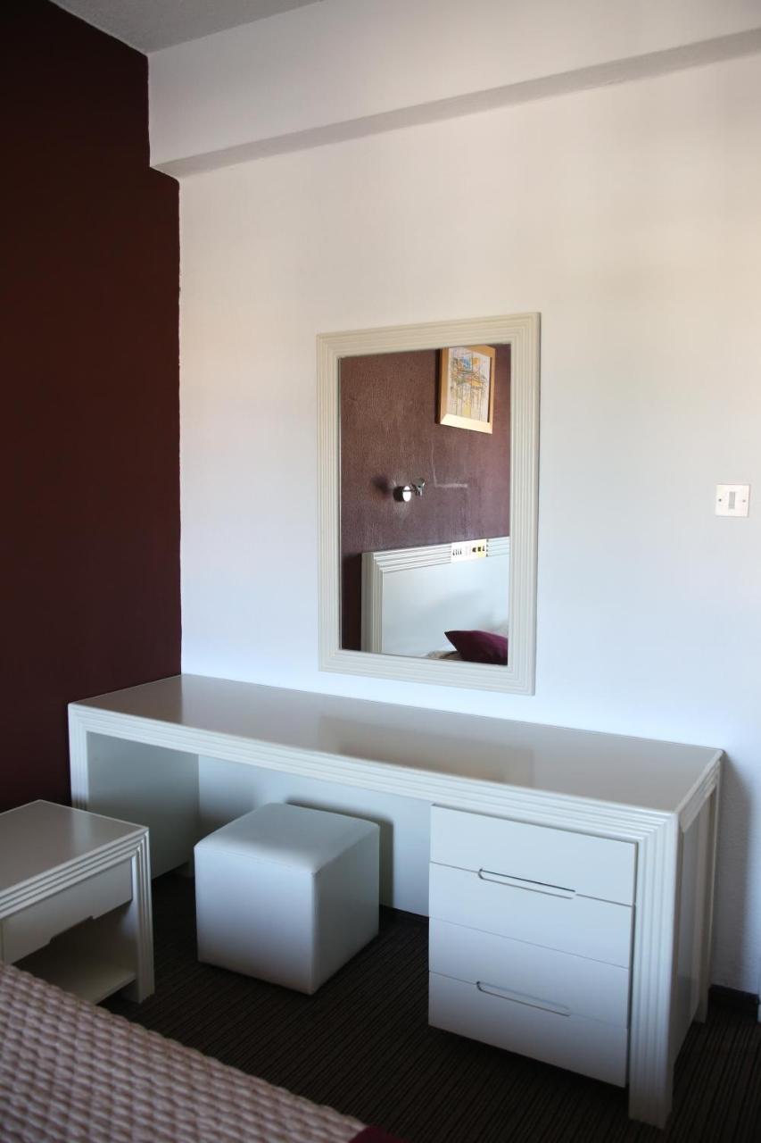 Kings Annex Aparthotel Paphos Exteriör bild