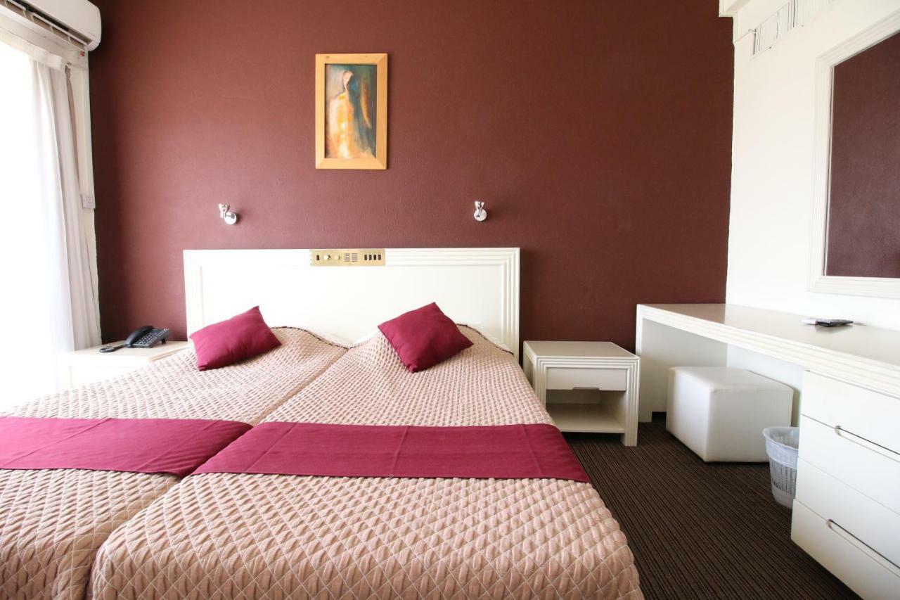 Kings Annex Aparthotel Paphos Exteriör bild